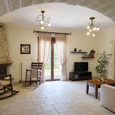 אריראופוליס Ageri Traditional Villa מראה חיצוני תמונה